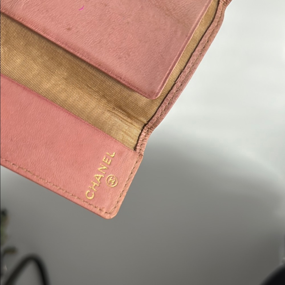 Chanel Pink Leather key ring holder with Embossed CC Logo - Picture 3 of 4